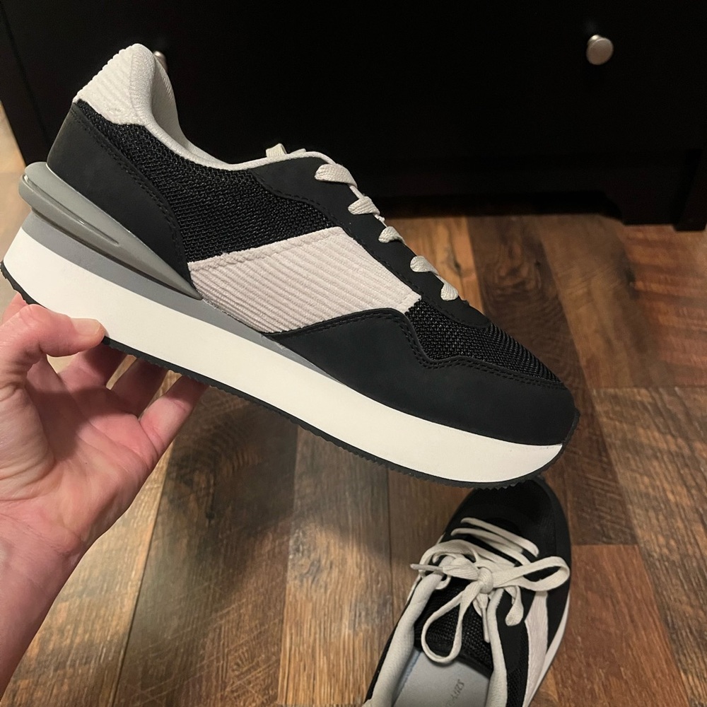 Wide Dream Pairs Black/White/Gray Sneakers - Picture 9 of 11